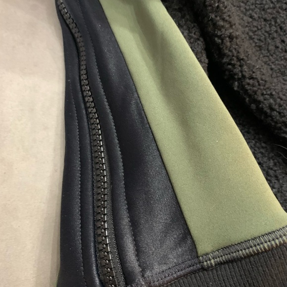 NWT Urban Savage Sherpa Pullover - Picture 5 of 7